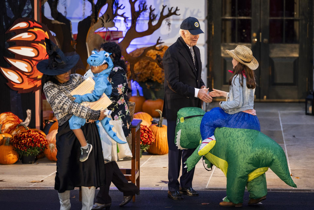 Joe Biden festeja Halloween en la Casa Blanca. Foto: EFE.