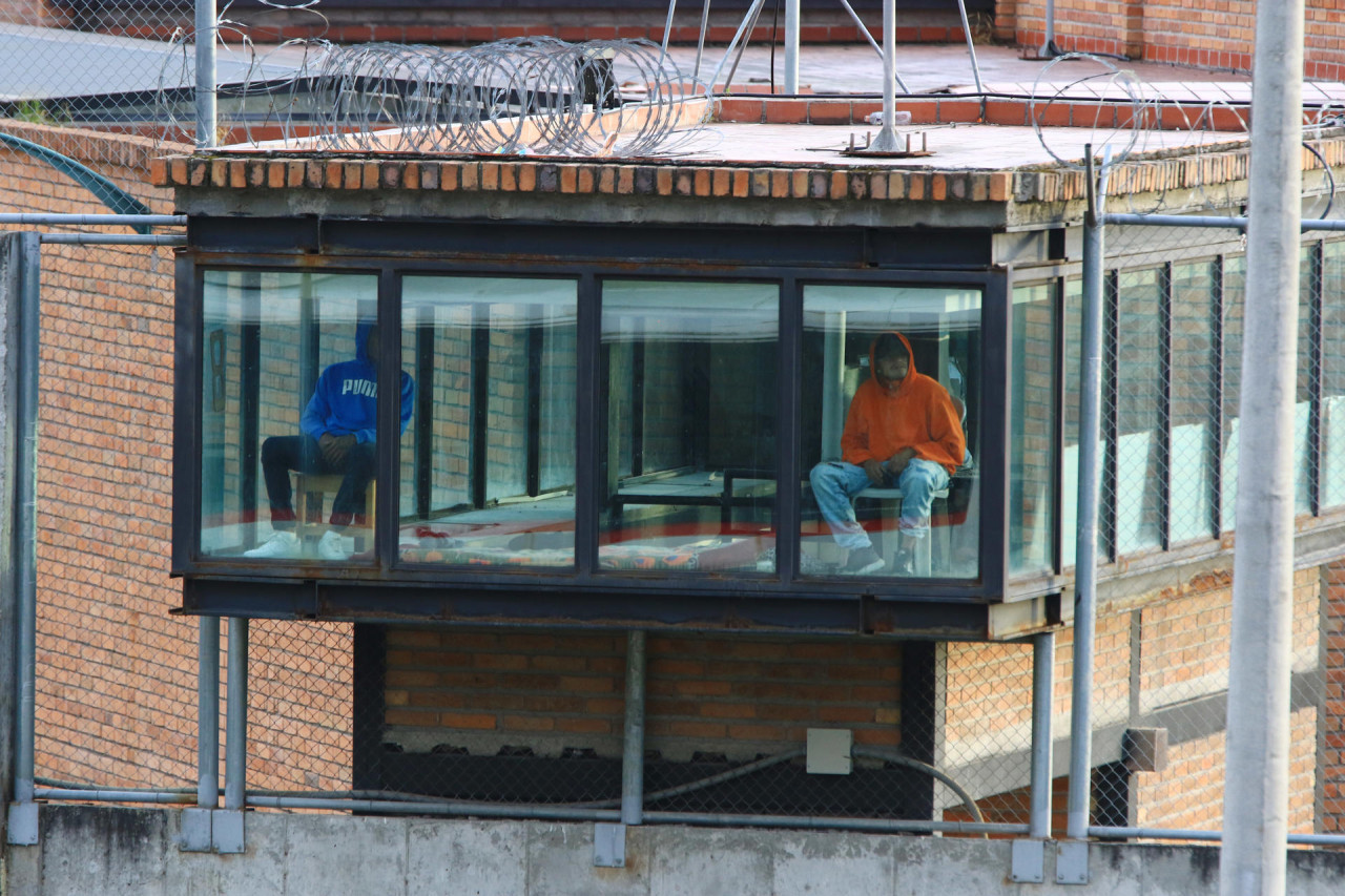 Presos amenazan con retener a guardias penitenciarios. Foto: EFE