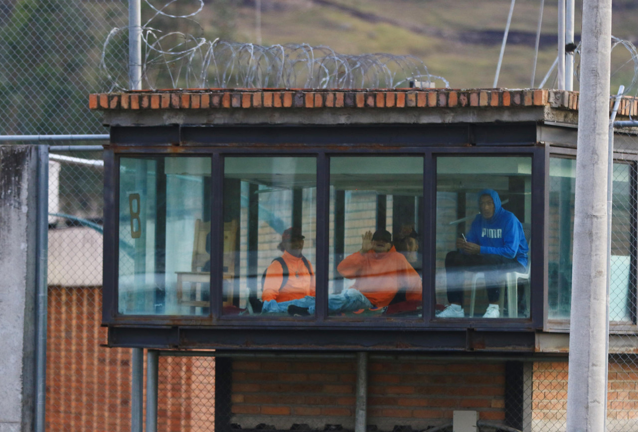 Presos amenazan con retener a guardias penitenciarios. Foto: EFE