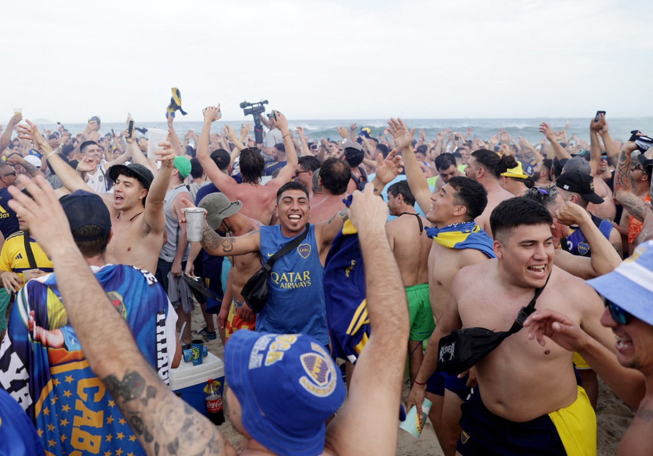 Banderazo de los hinchas de Boca en Río de Janeiro. Foto: Reuters.