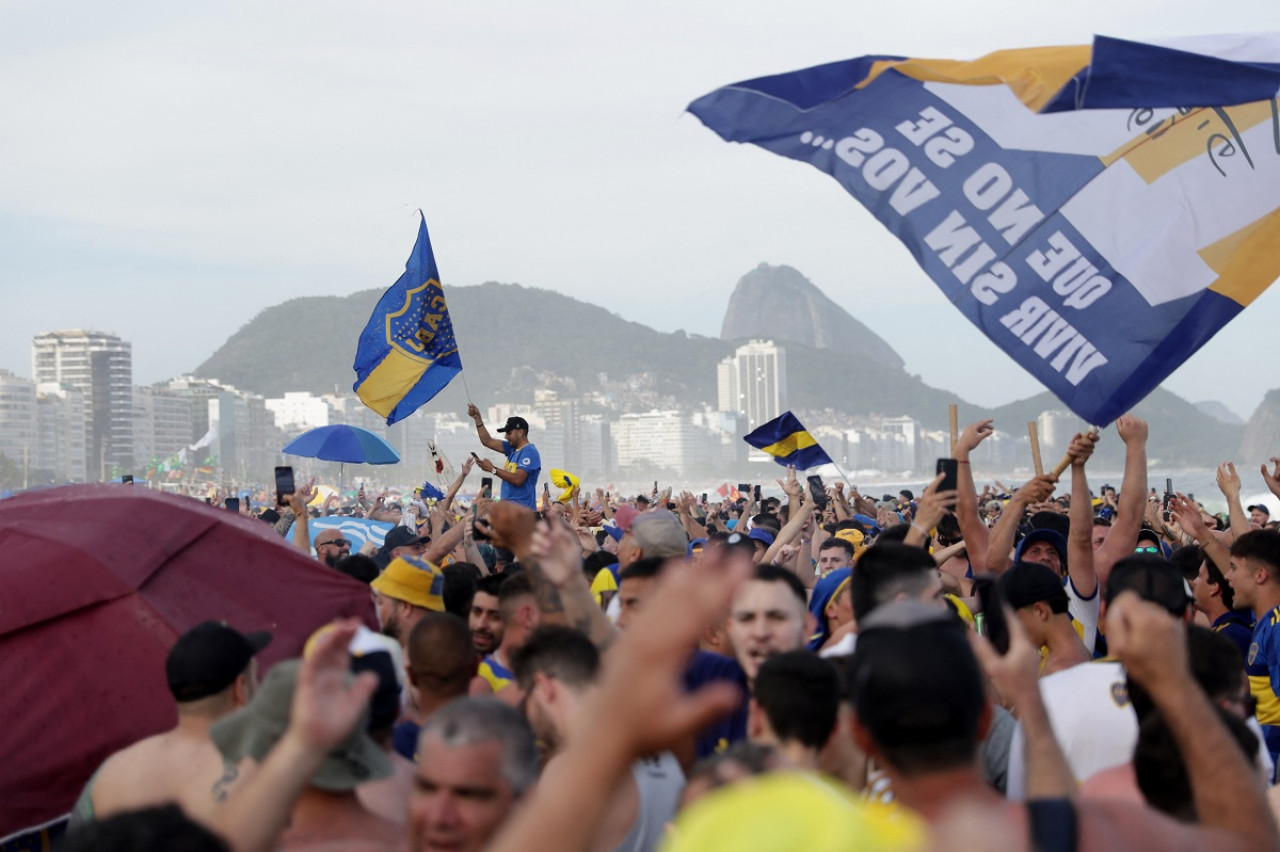 Banderazo de los hinchas de Boca en Río de Janeiro. Foto: Reuters.