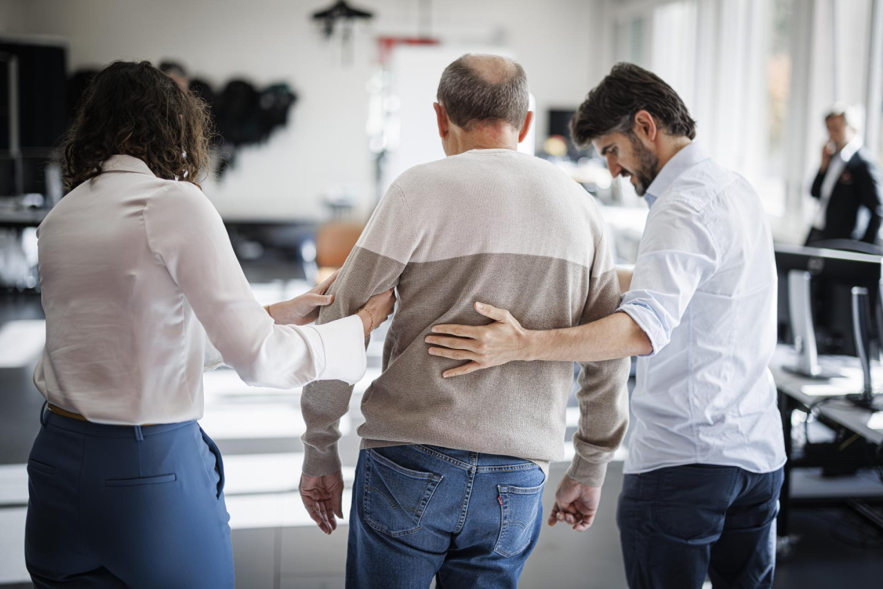 Crean una neuroprótesis que le permite volver a caminar a los pacientes de Parkinson. Foto: EFE