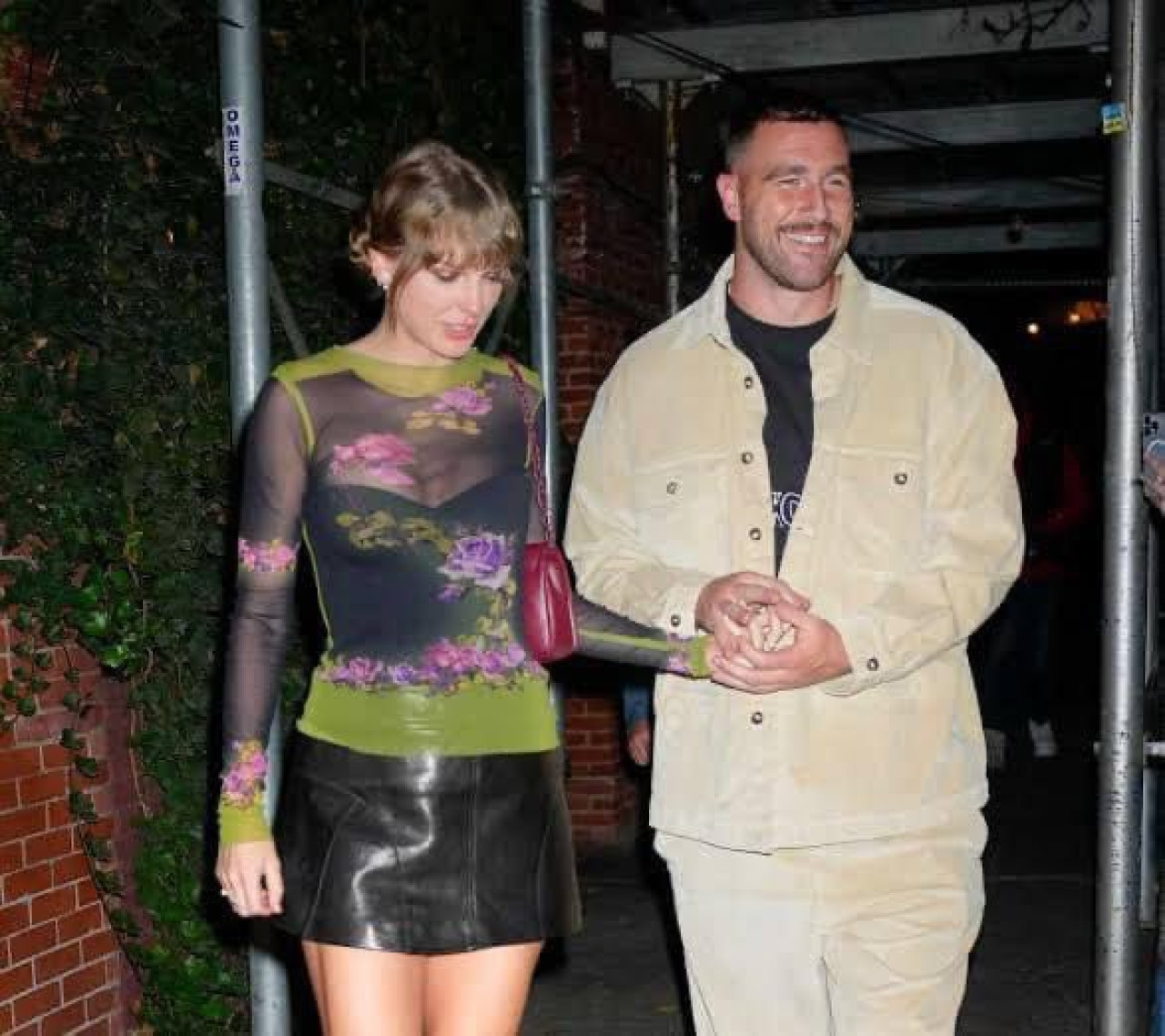 Taylor Swift y Travis Kelce. Foto: Twitter/Indie5051