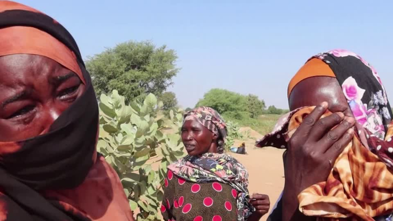 Sudanesas lloran por la masacre ocurrida en su país. Foto: Reuters