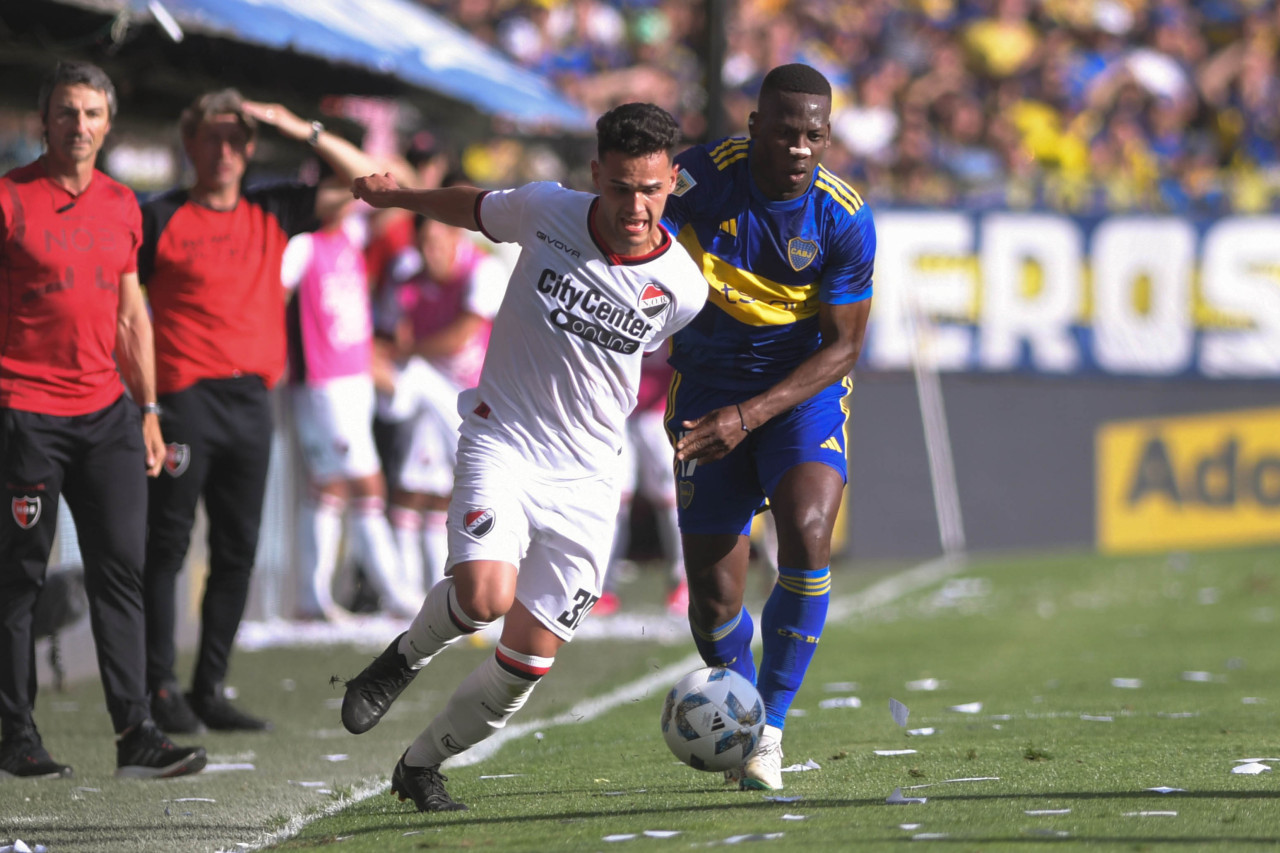 Luis Advíncula; Boca vs Newells. Foto: Télam