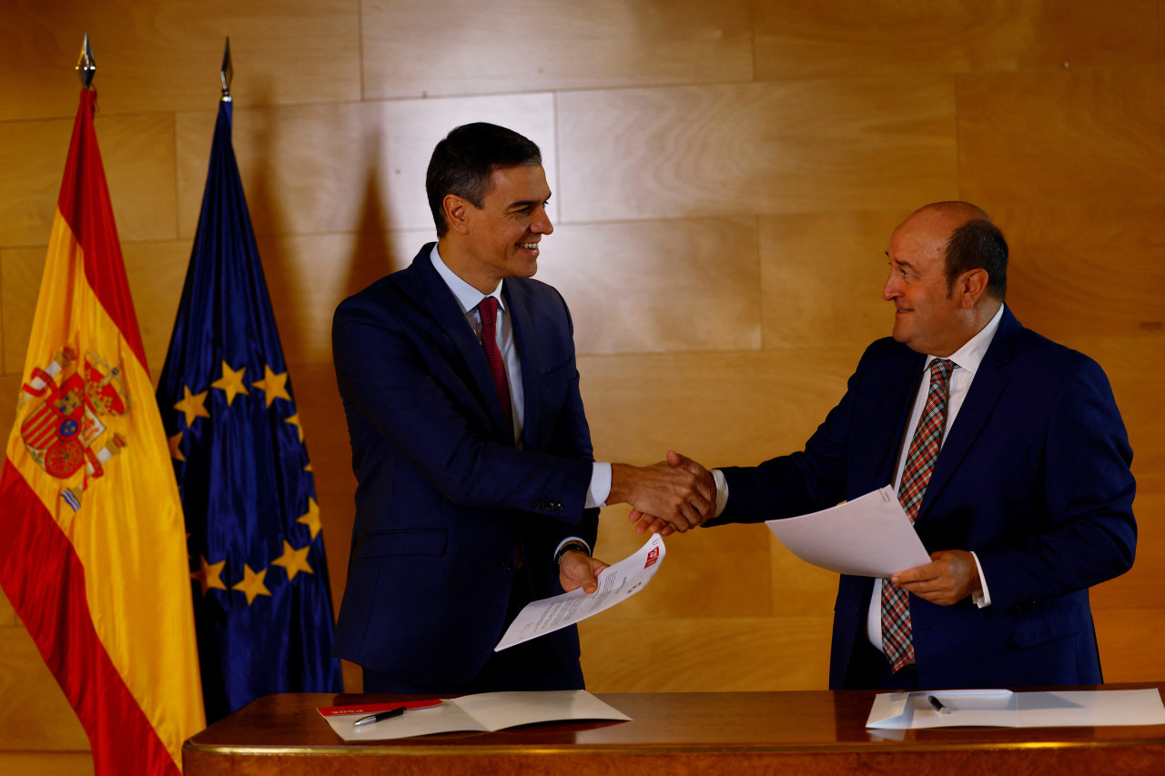 Pedro Sánchez y el líder del Partido Nacionalista Vasco (PNV). Foto: EFE.