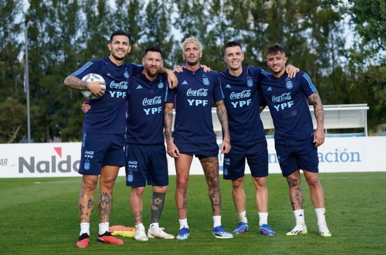 El equipo ganador del entrenamiento estuvo integrado por Maffeo. Foto: Instagram @leomessi