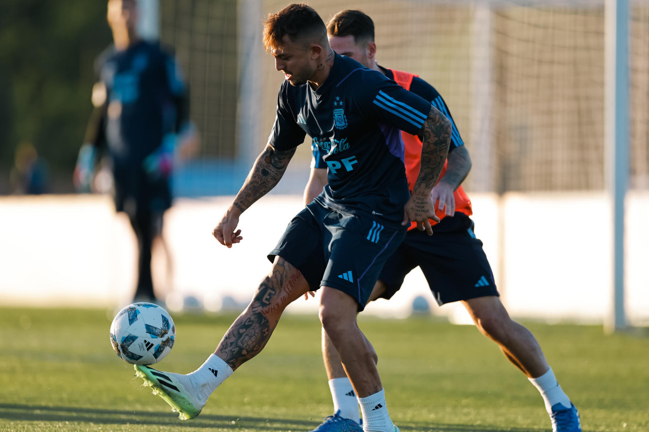 Pablo Maffeo en la Selección argentina. Foto: EFE.