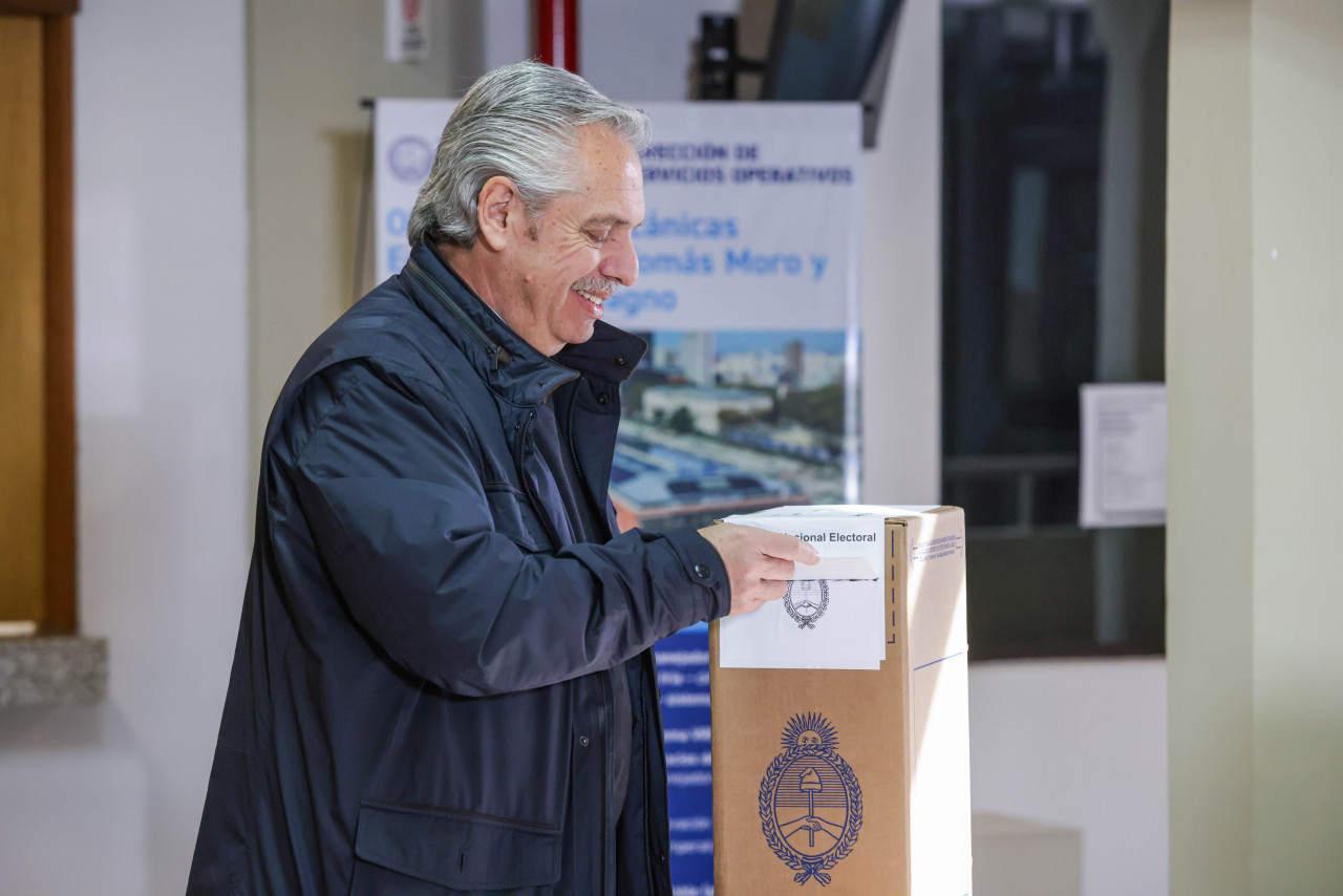 Alberto Fernández votando en el balotaje 2023. Foto: Télam.