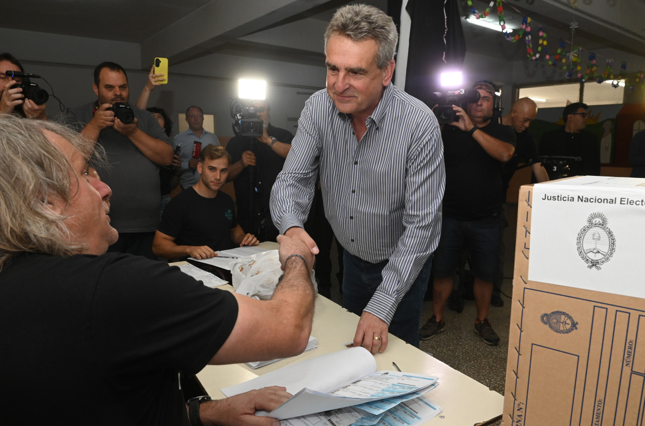 Agustín Rossi votó en Rosario. Foto: Télam.