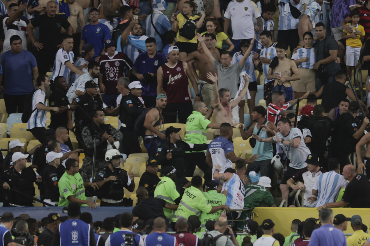 Incidentes en el Brasil - Argentina por Eliminatorias. Foto: EFE.