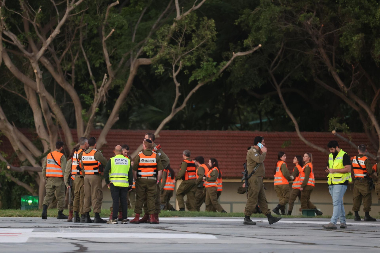 Preparativos para la llegada de los rehenes secuestrados por Hamás. Foto: EFE.