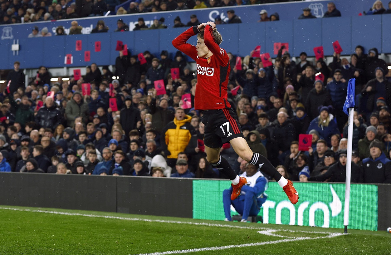 Alejandro Garnacho festejó a lo Cristiano Ronaldo. Foto: Reuters.