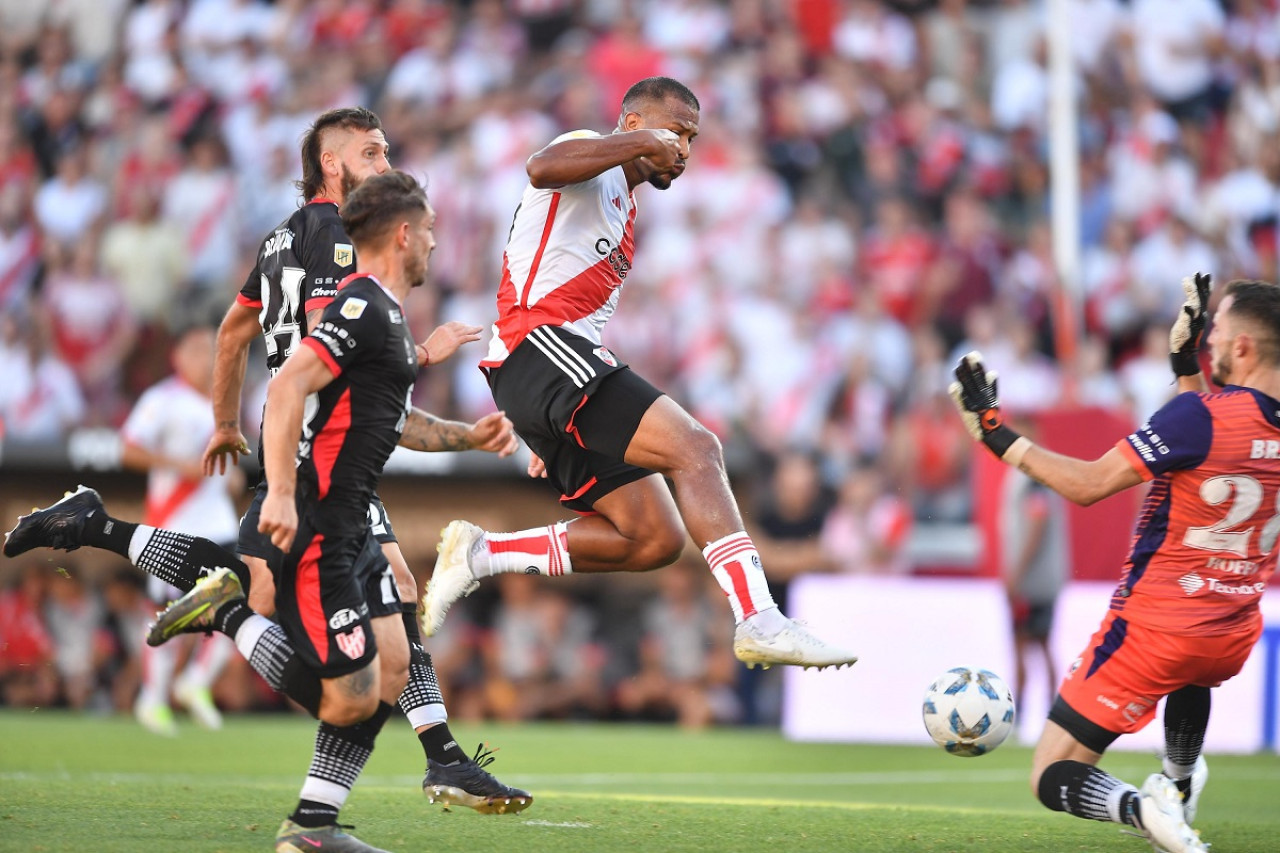 Salomón Rondón; River Plate vs. Instituto. Foto: Télam.