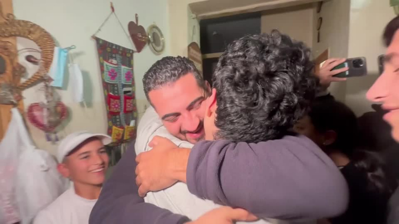 Reencuentro de rehenes con sus familias. Foto: Reuters.