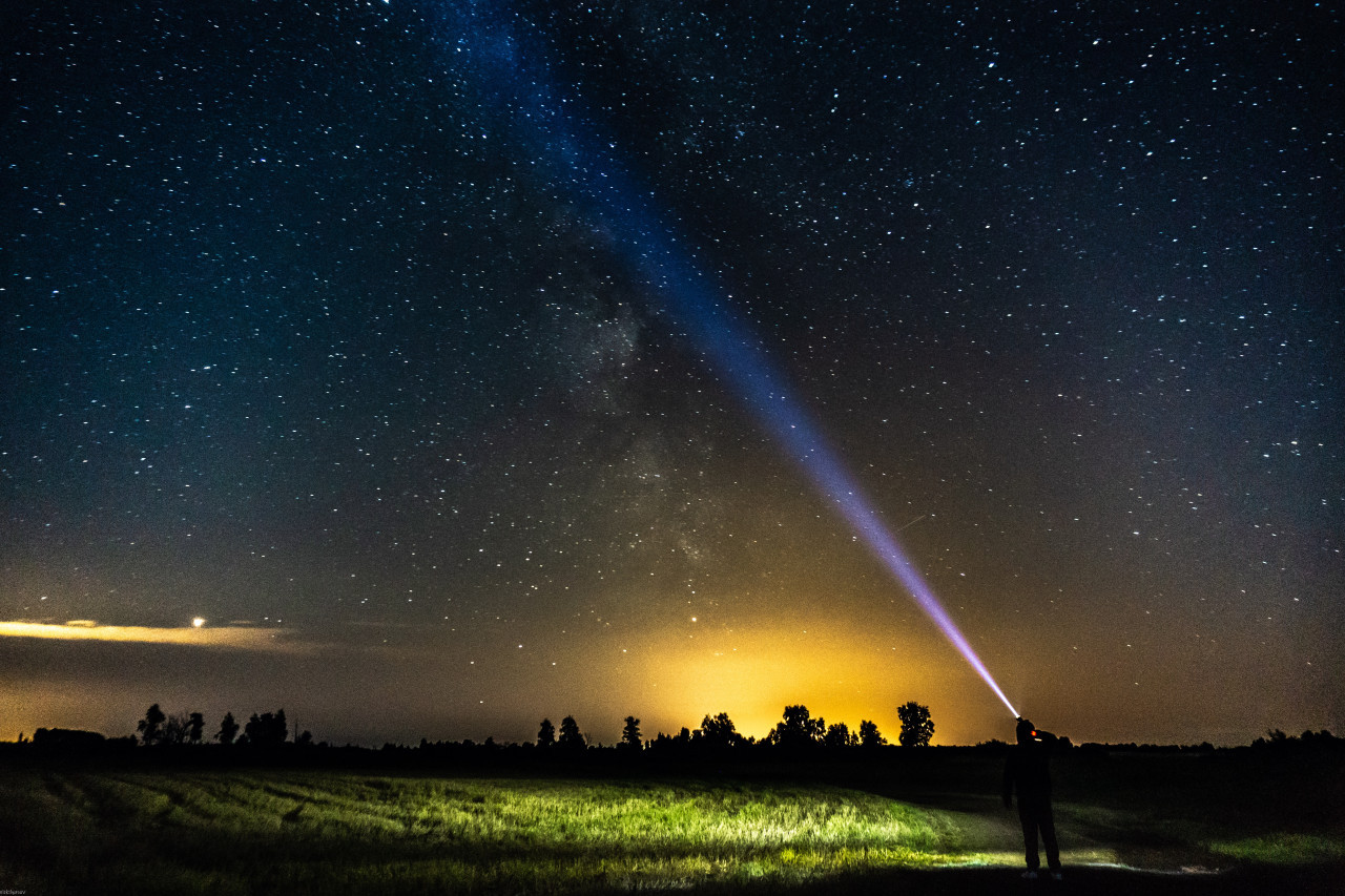 El origen del rayo láser que llegó a la Tierra. Foto Unsplash.