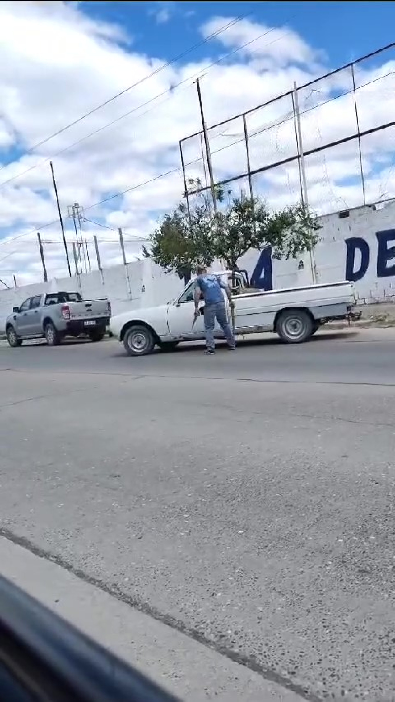 Ambos hombres terminaron realizaron la denuncia en la comisaría. Foto: Captura de pantalla.