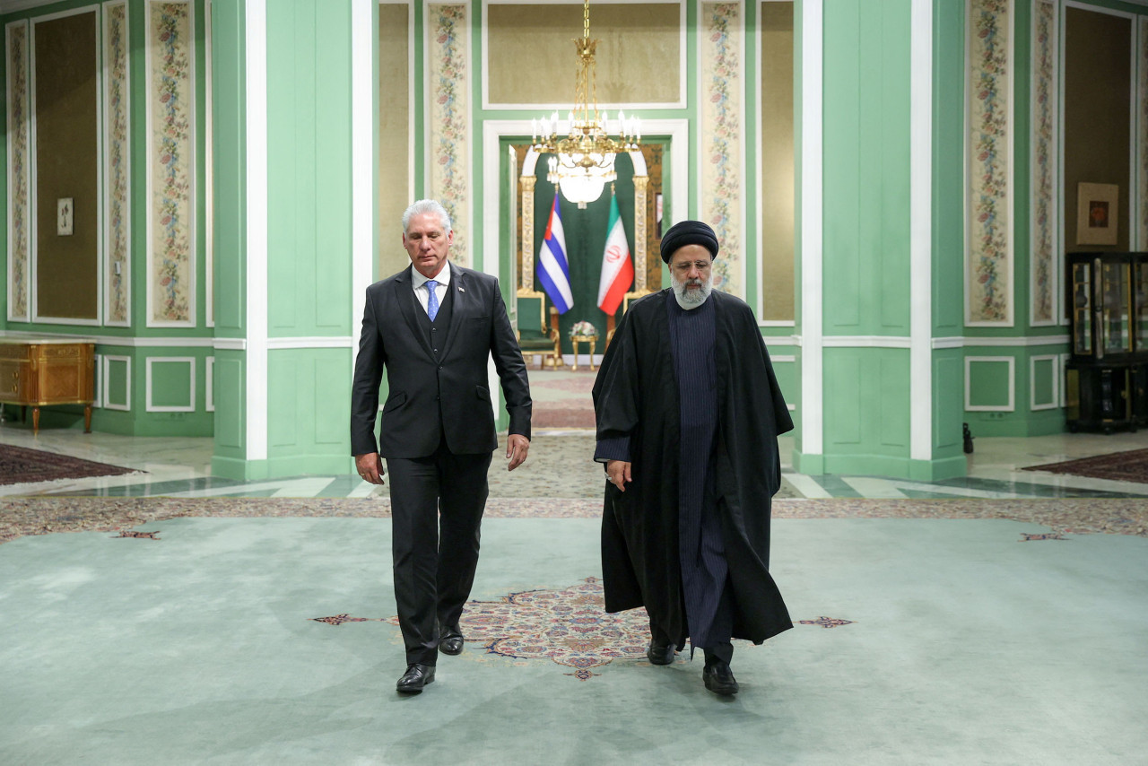 Díaz-Canel con Raisí, cumbre Irán-Cuba. Foto: Reuters.