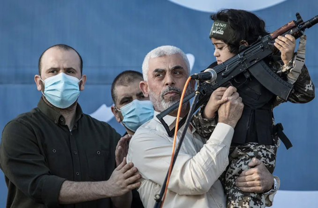 El "Muerto andante" líder de Hamas, Yahya Sinwar. Foto: X @UHN_Plus