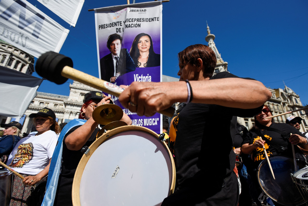 Simpatizantes de Javier Milei en Plaza Congreso. Foto: Reuters.