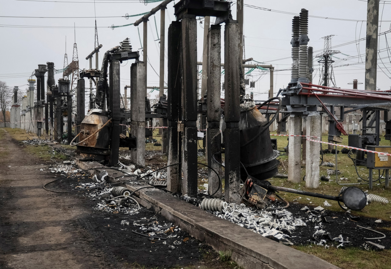 Ucrania dice que casi 500 localidades están sin electricidad, consumo de energía alcanza récord. Reuters