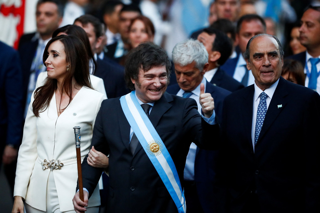 Javier Milei rumbo a la Catedral de Buenos Aires. Foto: Reuters