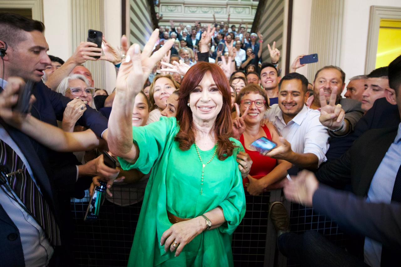 Cristina Kirchner, presente en la asunción de Axel Kicillof.