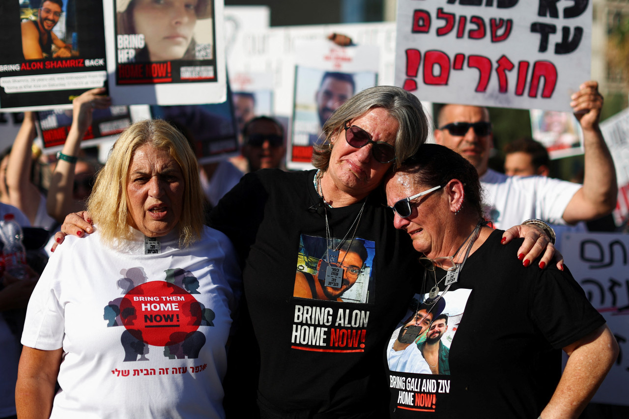 Familiares de rehenes. Foto: Reuters.