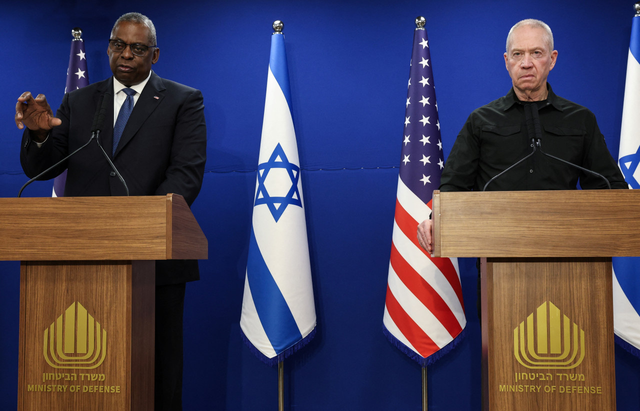 Lloyd Austin junto a Yoav Gallant. Foto: Reuters