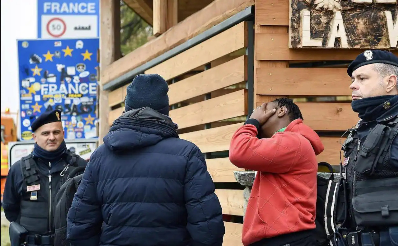 Migrantes en Francia. Foto: EFE