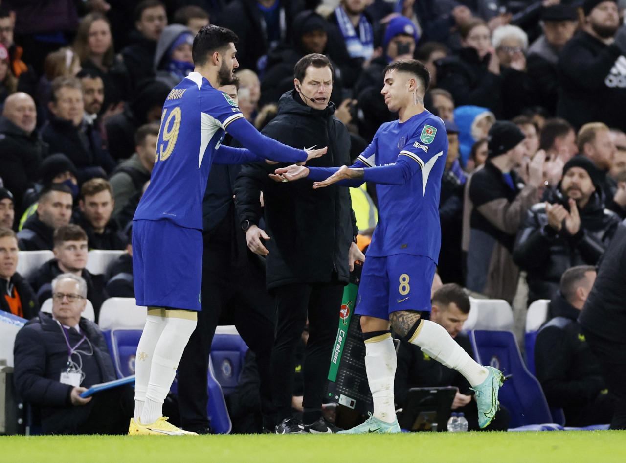 Lesión de Enzo Fernández en el Chelsea. Foto: REUTERS.