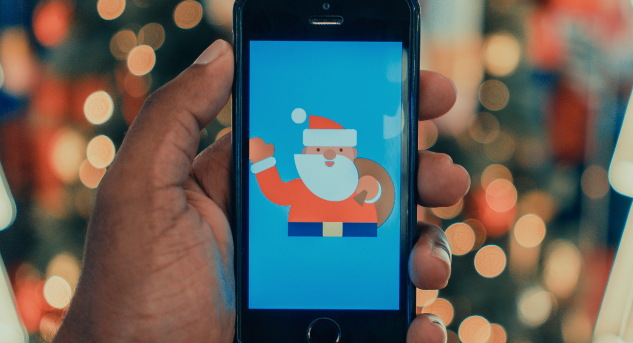 Celular, Navidad. Foto: Unsplash