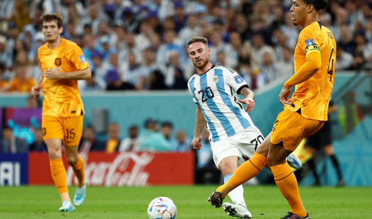 Alexis Mac Allister y Virgil van Dijk; Argentina vs Países Bajos. Foto: EFE