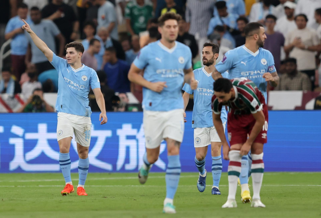 Julián Álvarez convirtió un doblete en la final del Mundial de Clubes. Foto: EFE.