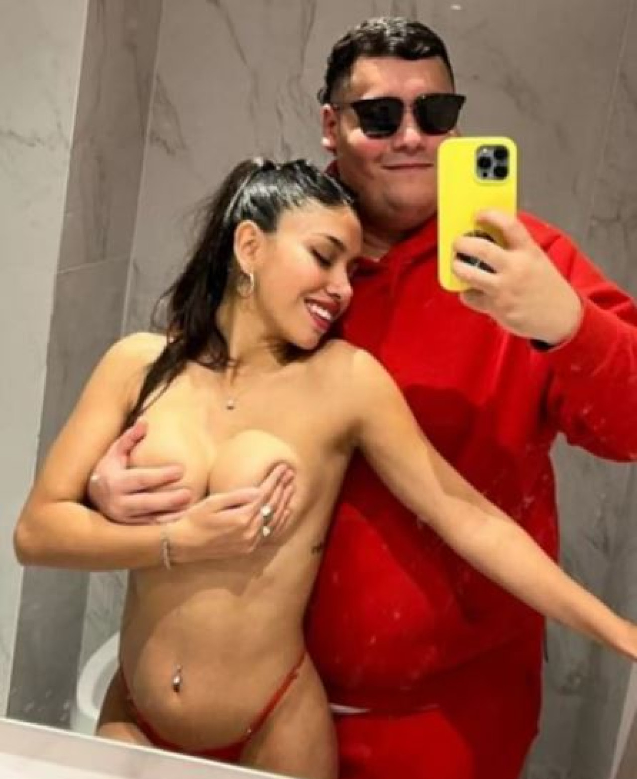 La foto filtrada de "Manzana" con su novia Luciana Macias. Foto: Instagram @manzanask.