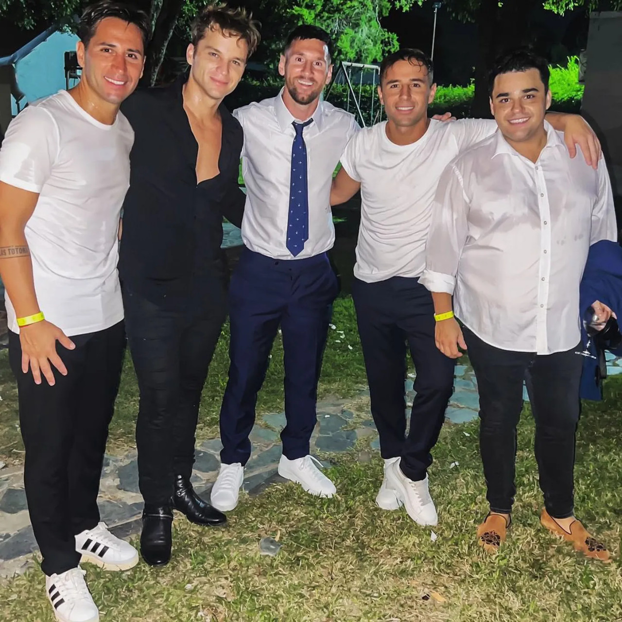 Los Totora en el casamiento con Lionel Messi. Foto: Instagram.