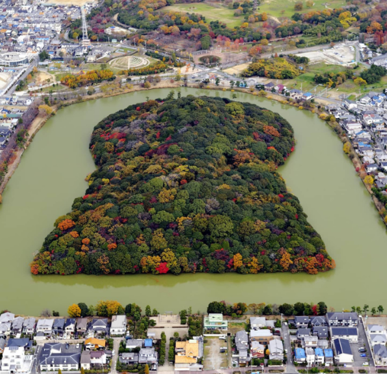 Kofun, los túmulos funerarios históricos de Japón. Foto: Instagram.