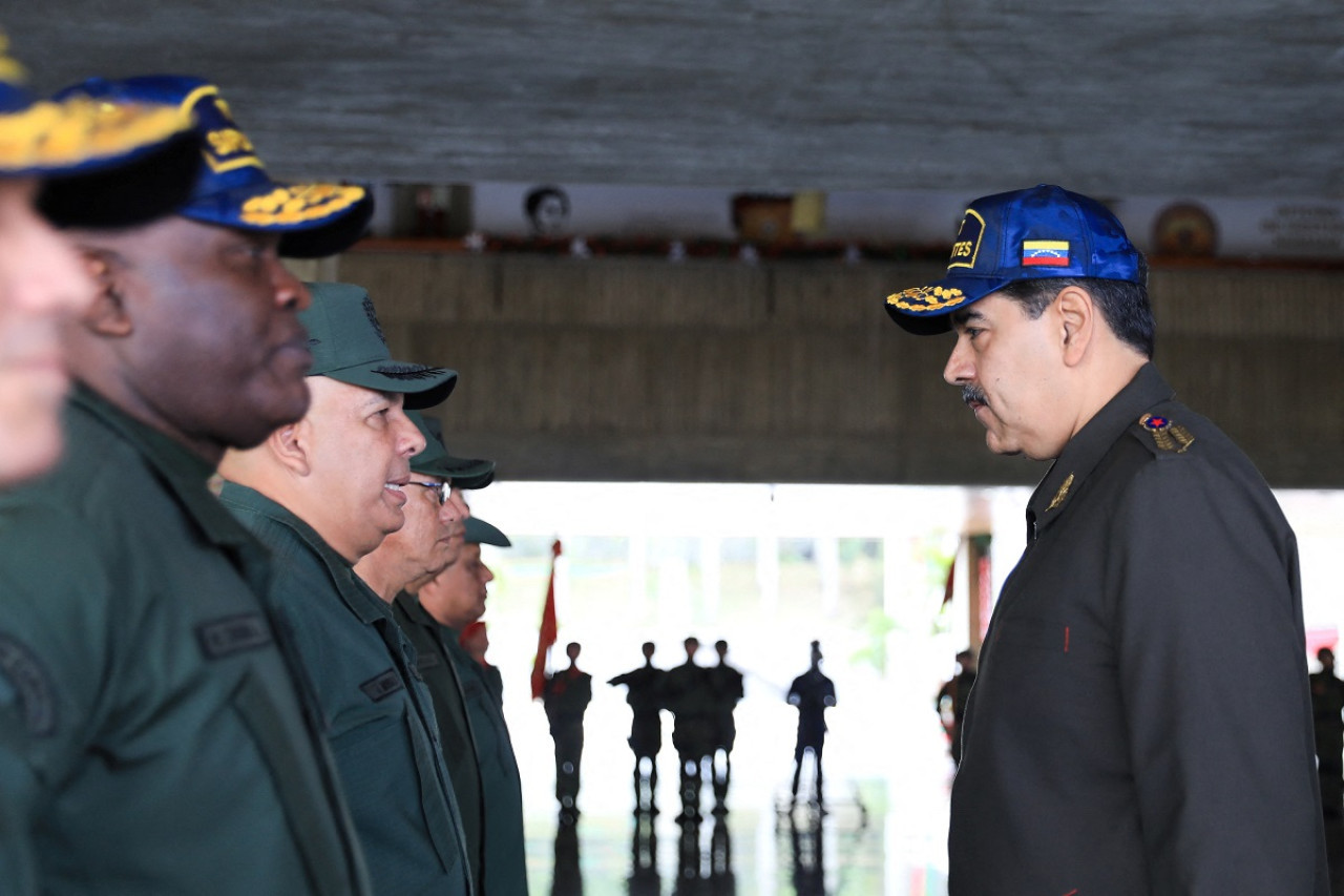 Nicolás Maduro visitó al personal militar en el Ministerio de Defensa. Foto: Reuters.