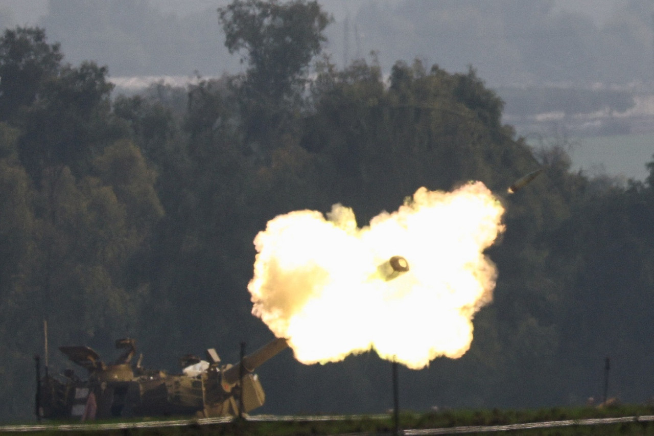 Ataque de tanques israelíes; Guerra entre Israel y Hamás. Foto: Reuters