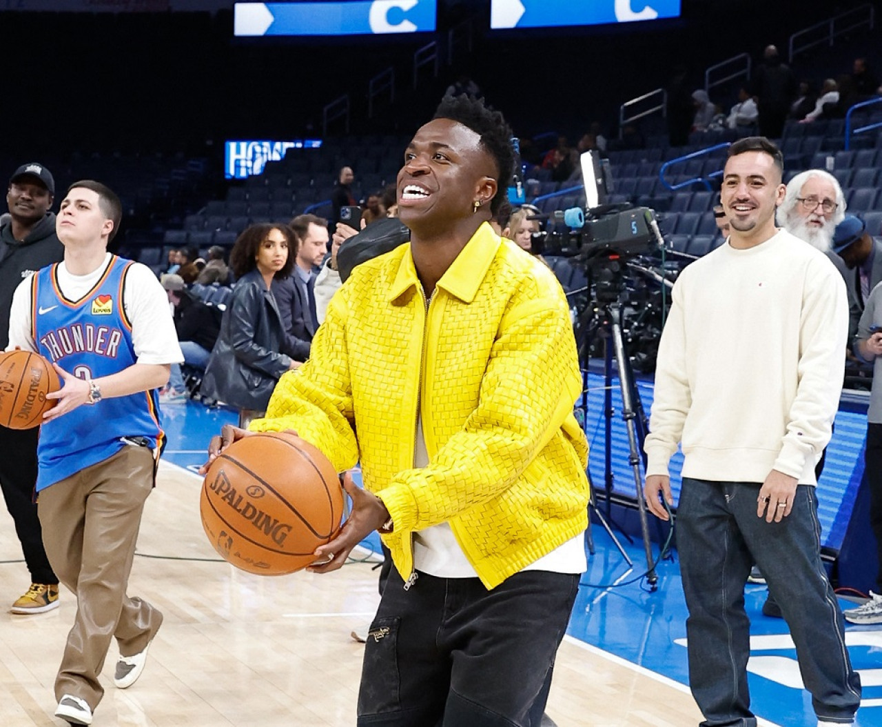 Vinicius Junior presenció partidos de la NBA. Foto: Reuters.