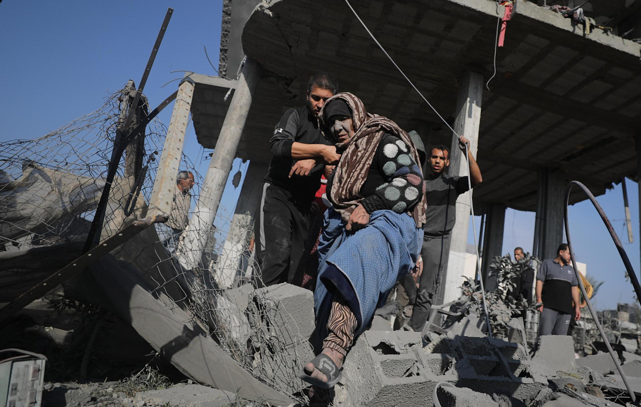 Palestinos en el campo de refugiados Khan Yunis, en la Franja de Gaza. Foto: EFE.