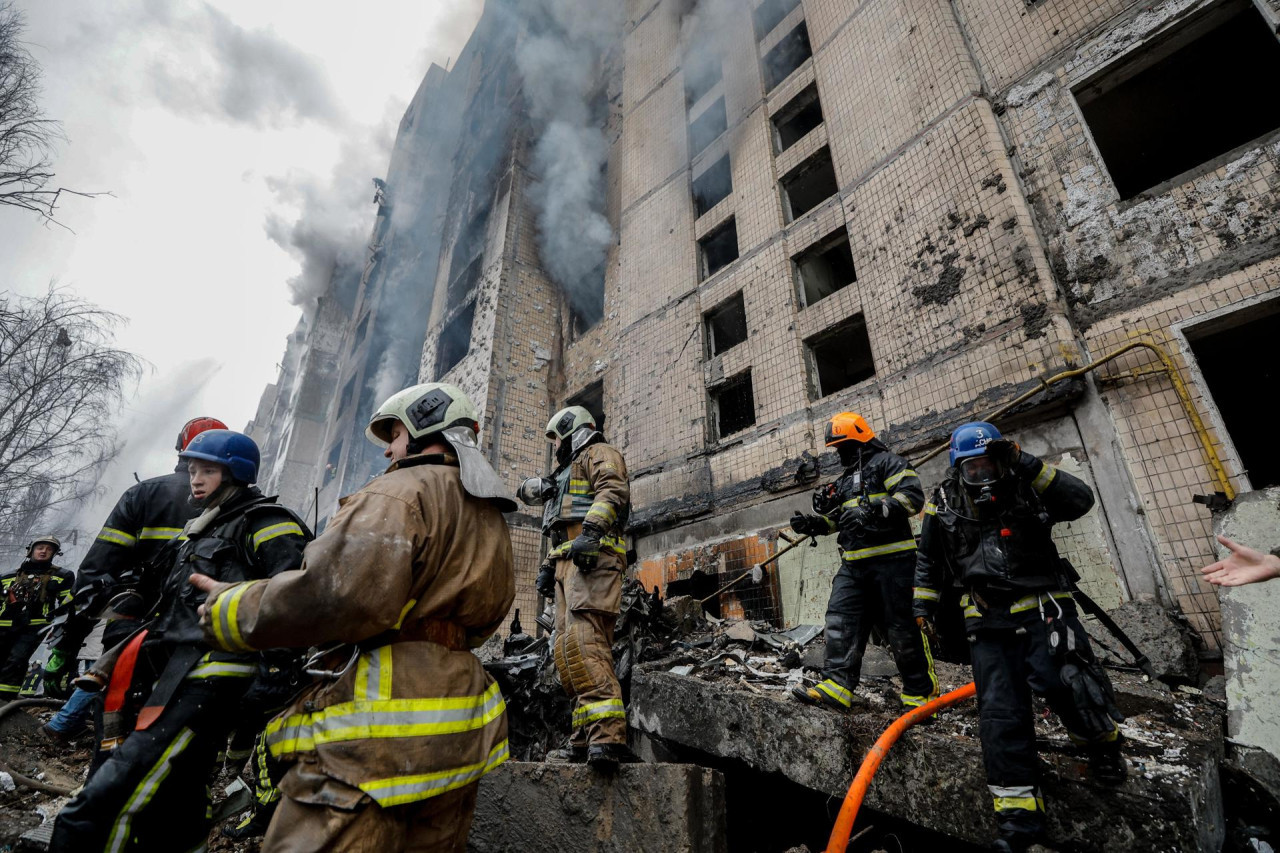 Rusia atacó Kiev y Járkov en Ucrania y dejó al menos cinco civiles muertos. Foto: EFE.