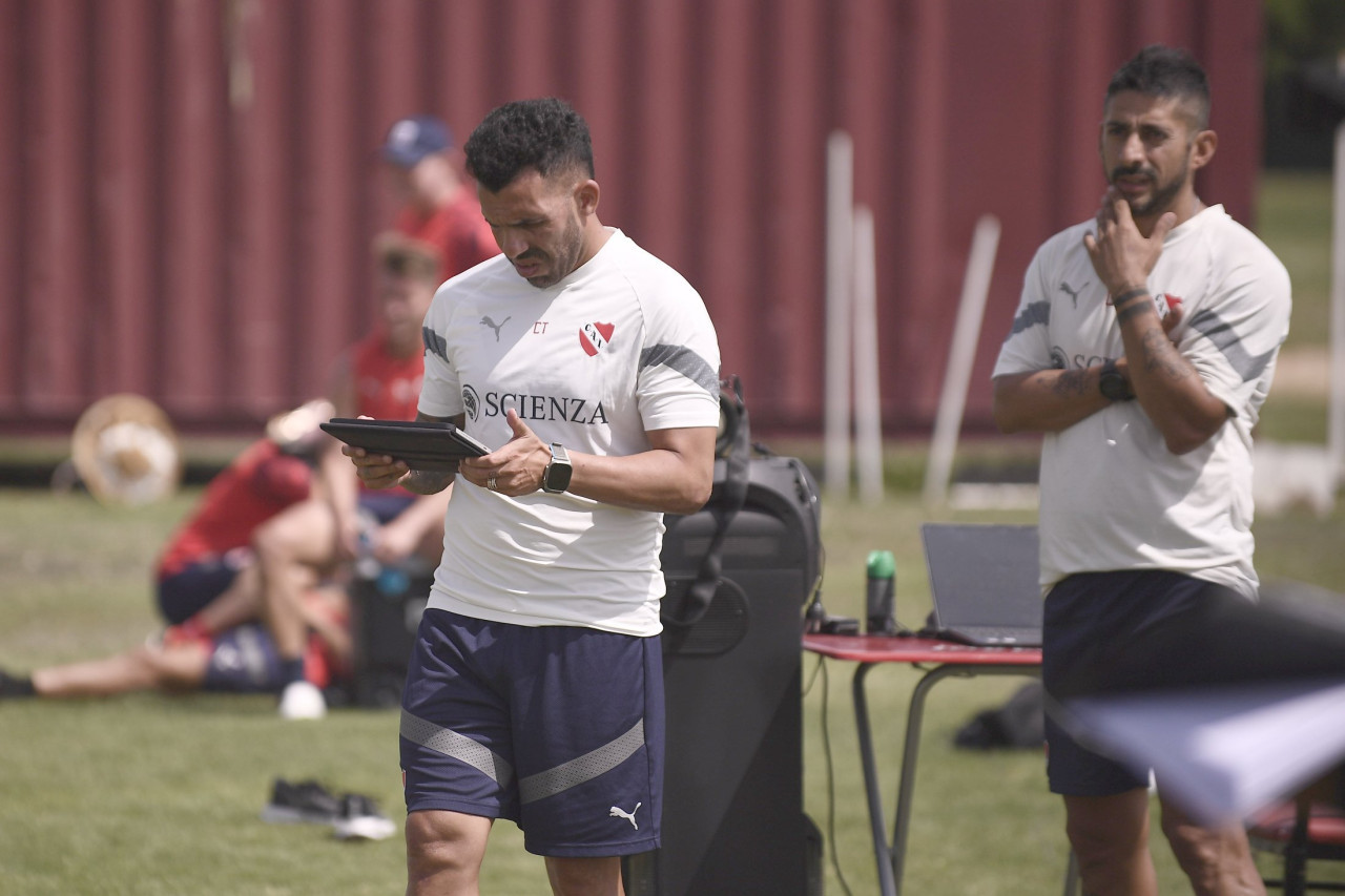 Carlos Tevez, entrenador de Independiente. Foto: Twitter Independiente.