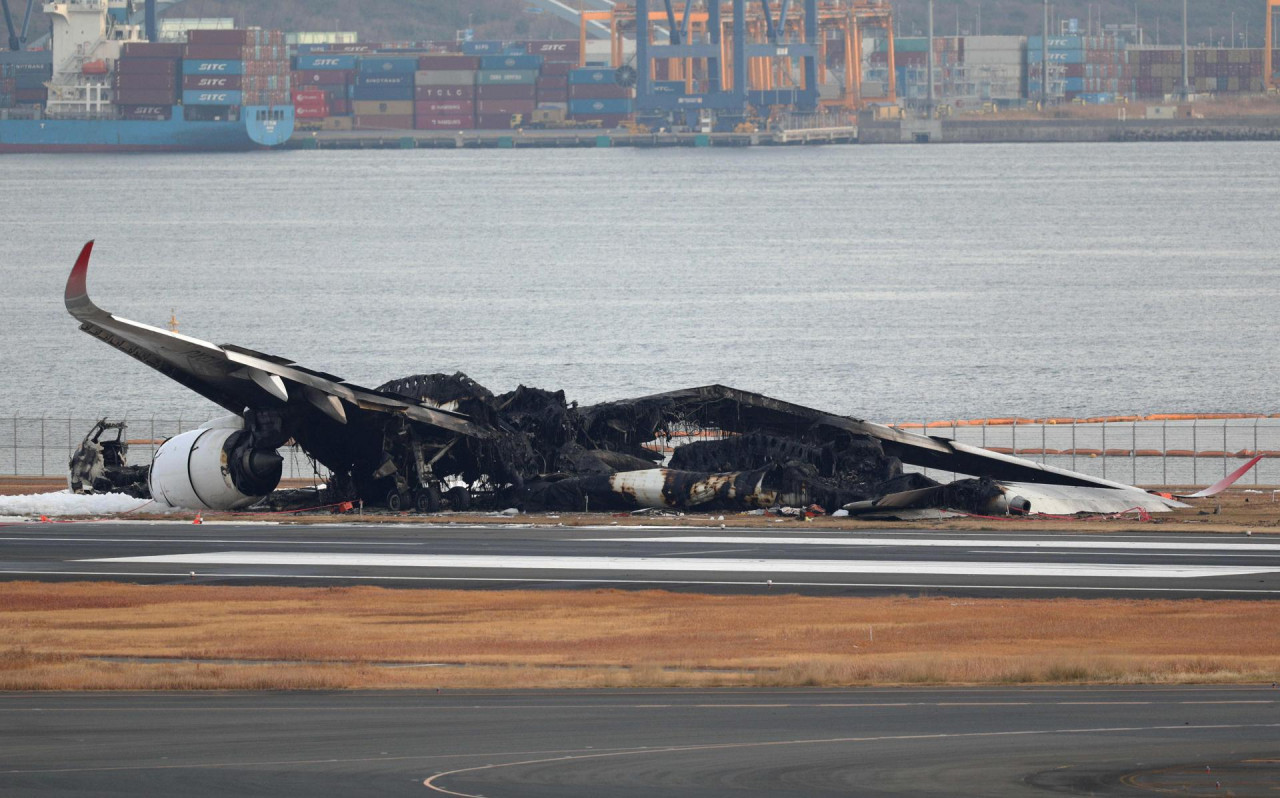 Tragedia en el Aeropuerto de Haneda, Japón. Foto: EFE.