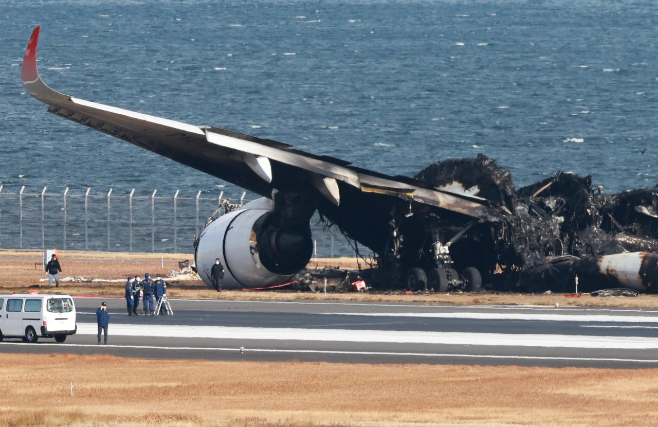 Tragedia en el Aeropuerto de Haneda, Japón. Foto: EFE.