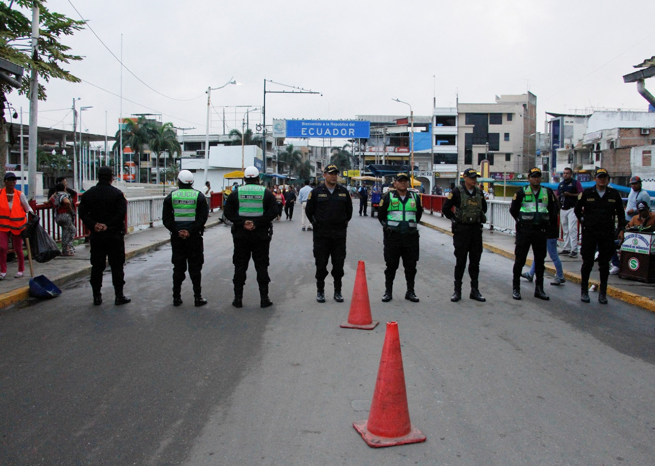 Las Fuerzas Armadas de Perú vigilan la frontera con Ecuador. Foto: Reuters