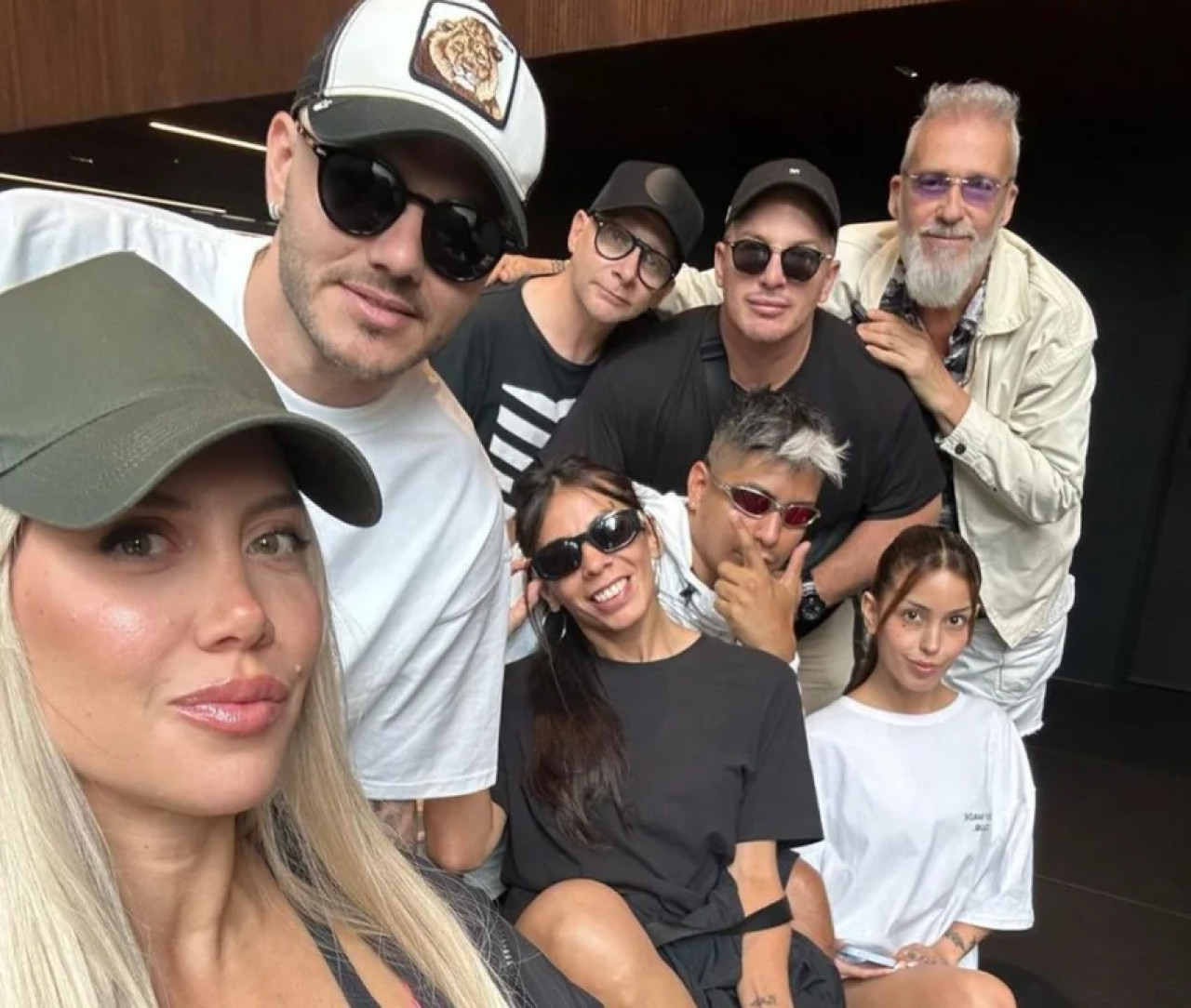 Wanda Nara junto a Mauro Icardi y el equipo. Foto: Instagram.