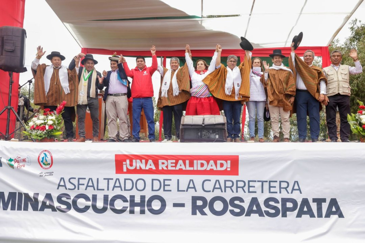 Dina Boluarte durante su visita a Ayacucho. Foto: Instagram @presidenciaperu.