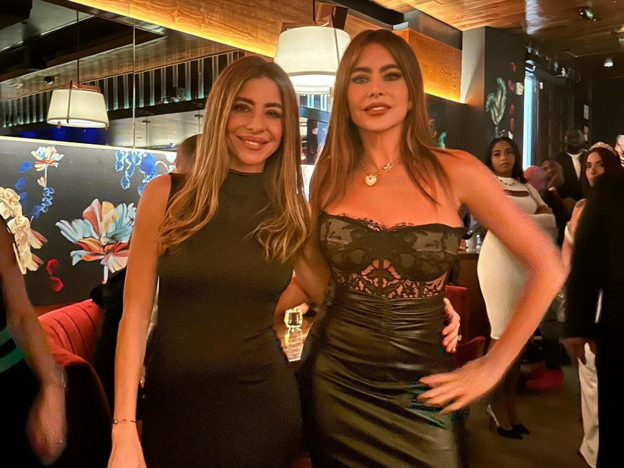 Sofía Vergara en el restaurante "Papi Steak". Foto: Instagram @sofiavergara.