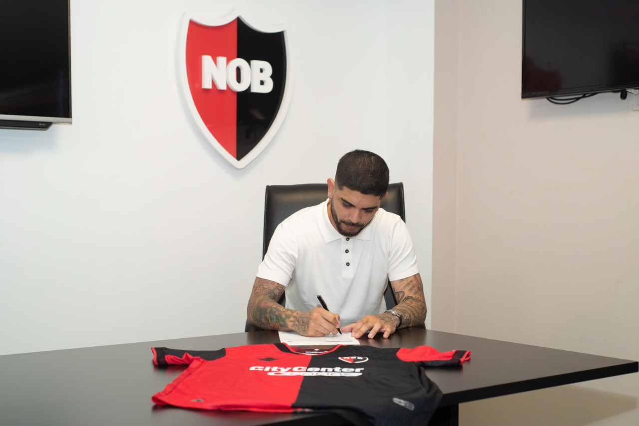 Éver Banega firmó con Newell